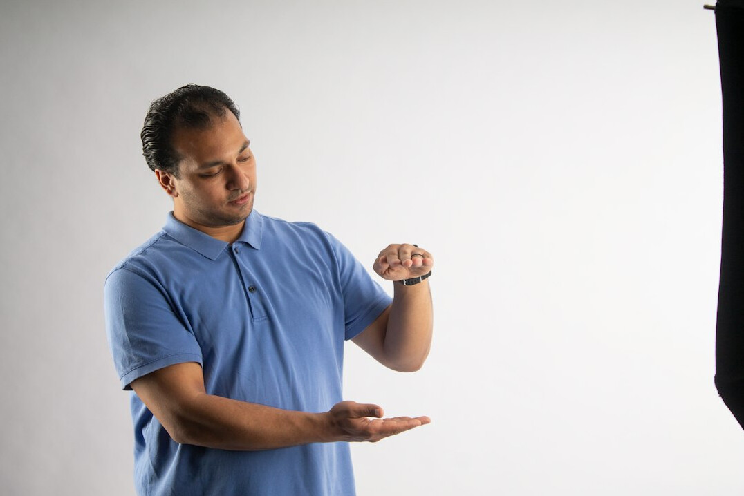 speaker using hand gestures